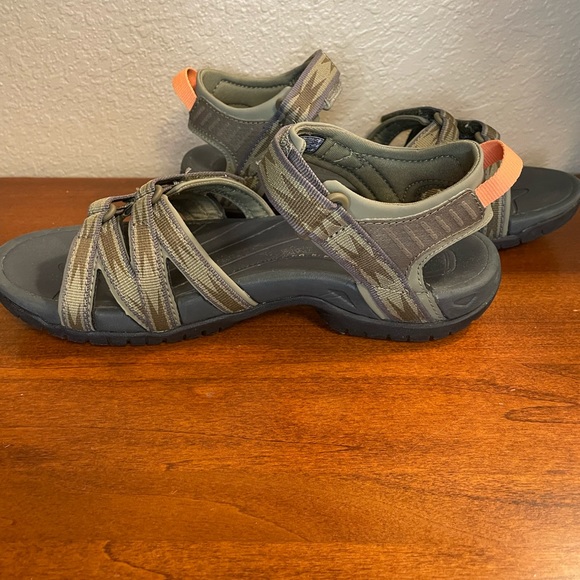 TEVA TIRRA SIZE8 SANDALS COLOR-CAMO w/ORANGE LIKE NEW! Worn 2X QUICK DRY - Picture 6 of 7